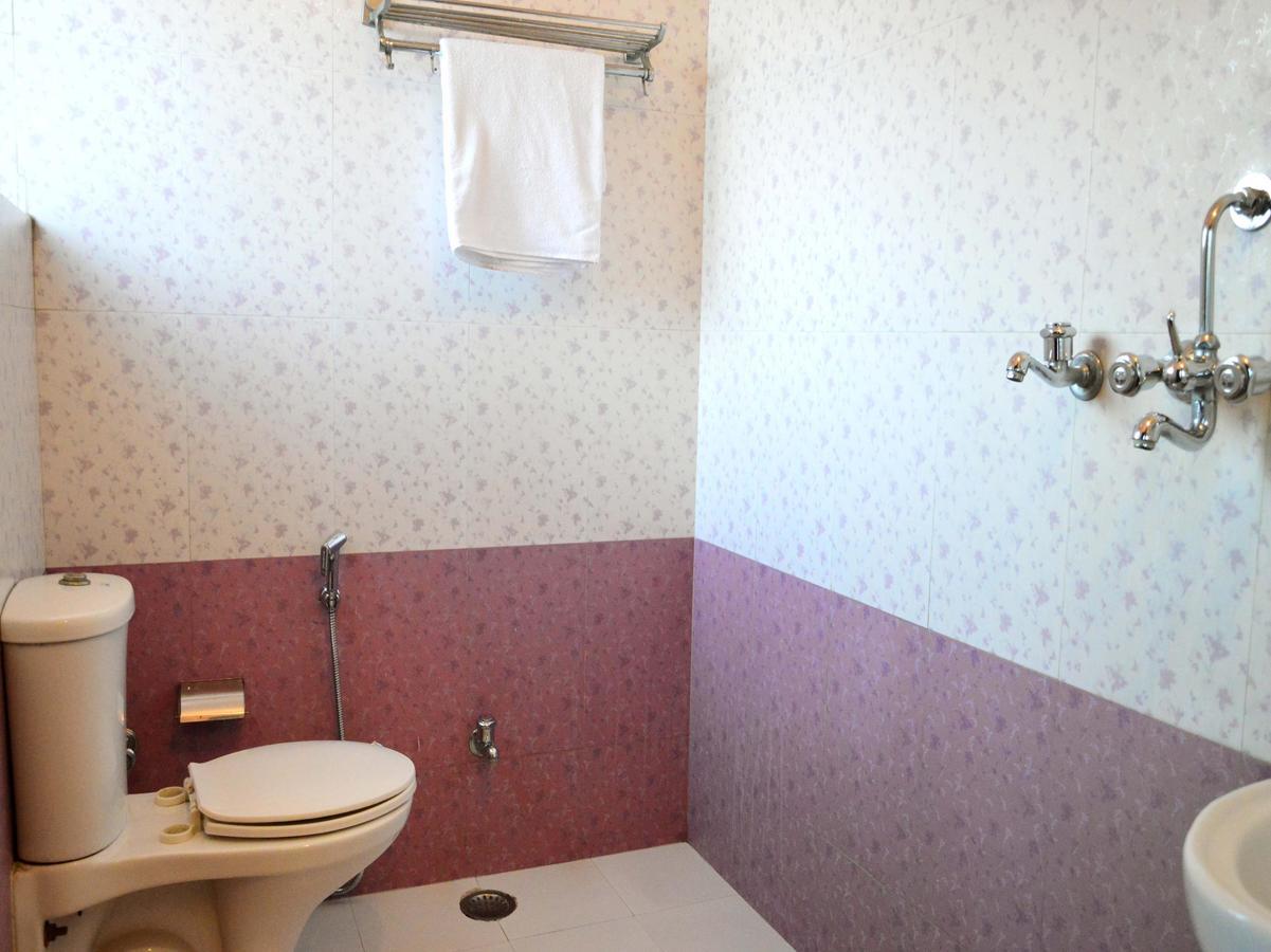 Oyo 6179 Hotel Aarjee Crescent Jaipur Bagian luar foto